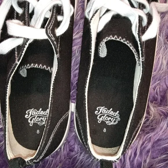 Sneakers - Picture 2 of 5